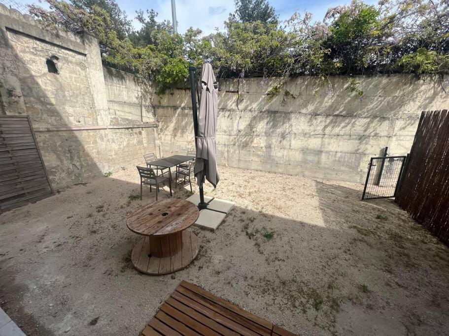 La Glycine - Parking Gratuit - Ac Clim - Cour Prive - Apartment Villeneuve-les-Avignon Exterior photo